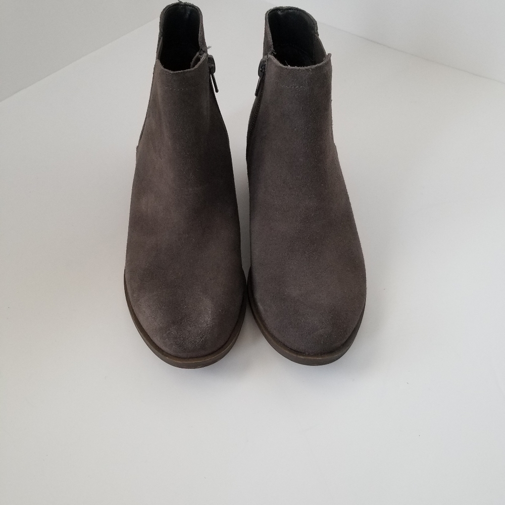 Kensie Garry Grey Suede Boots Size: 6M